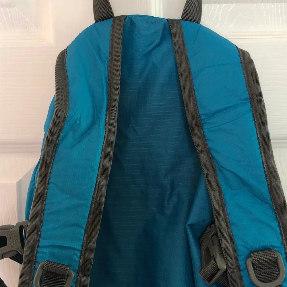 Venture Pal Field Operation 35L Ultra-light Packable Backpack, like new, blue